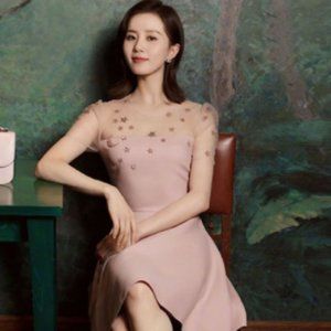 Summer Liu Shishi star with French small temperame